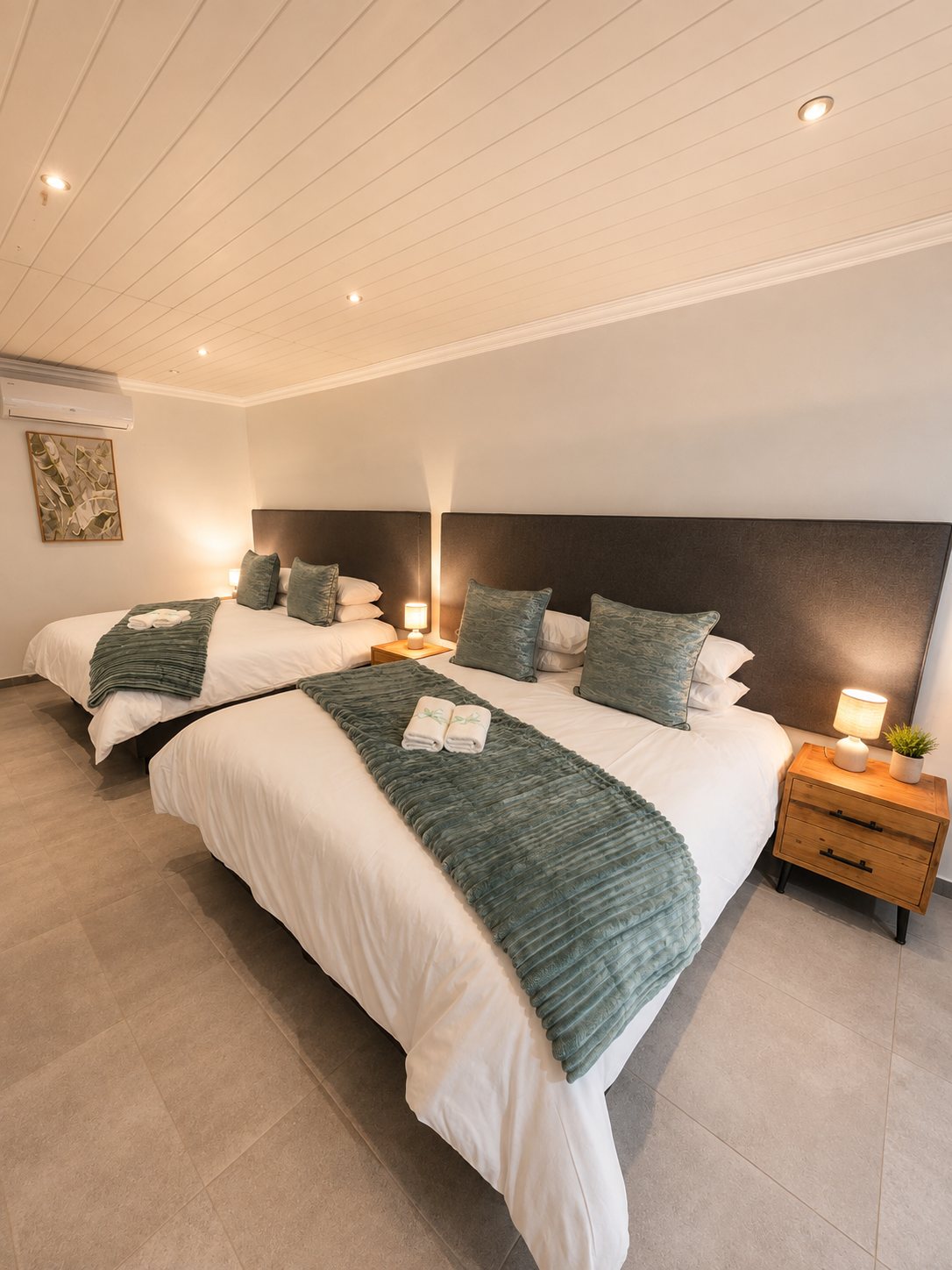 Room 4, two double beds side by side